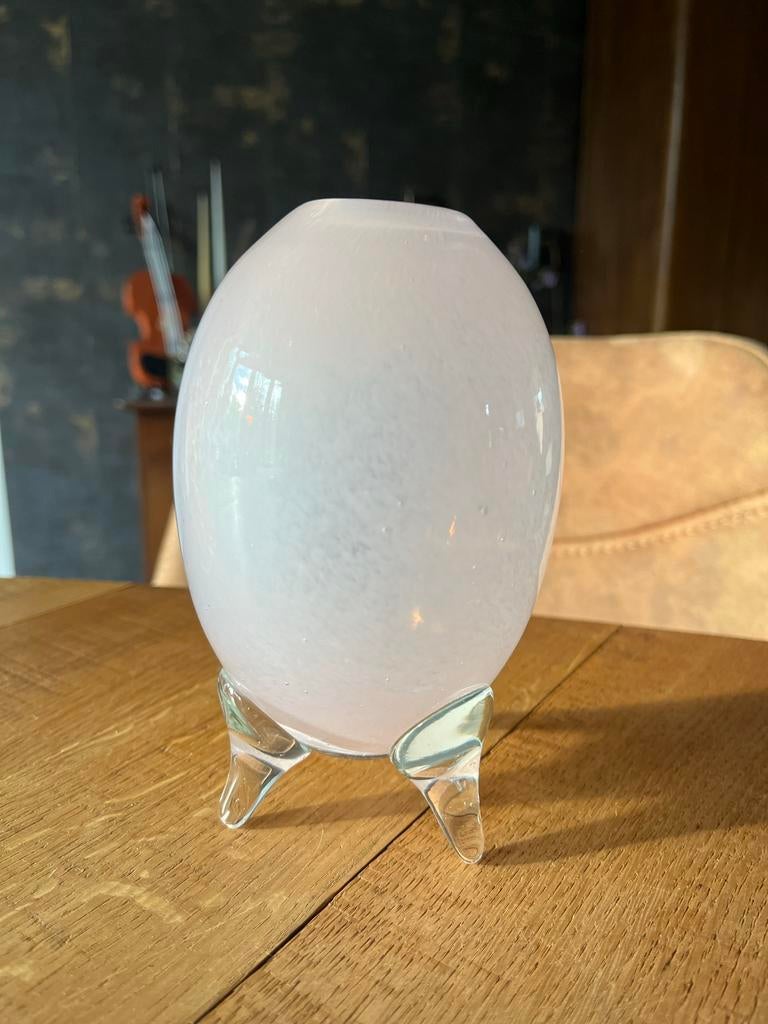 Dutz vaasje op voetjes licht roze, Overige kleuren, Ophalen of Verzenden, Minder dan 50 cm, Glas