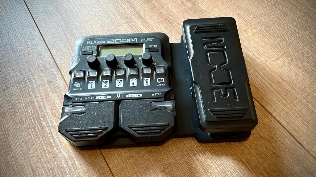 ZOOM G1X FOUR MULTI-EFFECT PROCESSOR, Muziek en Instrumenten, Effecten, Ophalen, Zo goed als nieuw, Multi-effect