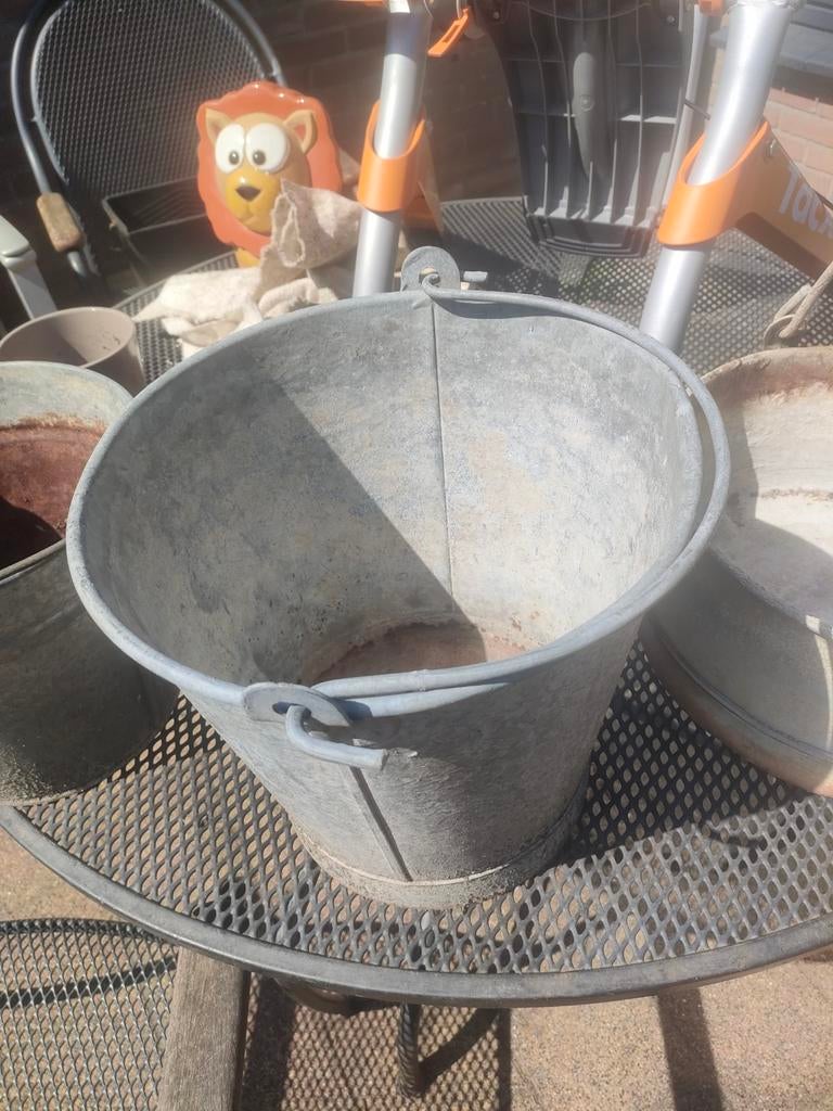 2 emmers gebruikte, Tuin en Terras, Bloembakken en Plantenbakken, Ophalen, Kunststof, Gebruikt, Minder dan 30 cm