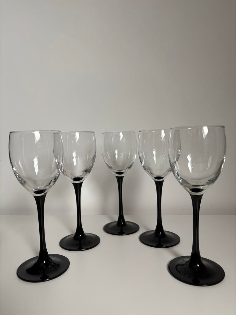 Luminarc France wijnglazen met zwarte voet, Ophalen, Glas of Glazen, Gebruikt, Glas