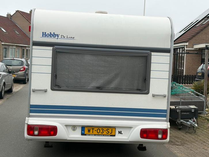 Hobby de luxe 400, Caravans en Kamperen, Caravans, Particulier, tot en met 4, 750 - 1000 kg, Treinzit, Hobby, Omvormbare zithoek