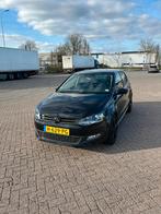 Volkswagen Polo 2011 Zwart- STOELVERWARMING-CARPLAY-AIRCO, Auto's, Voorwielaandrijving, 40 €/maand, Zwart, 1198 cc