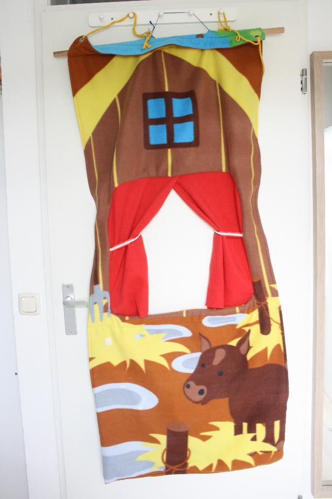 Oprolbare boerderij poppenkast met handpoppen, Kinderen en Baby's, Speelgoed | Poppen, Verzenden, Gebruikt, Overige typen