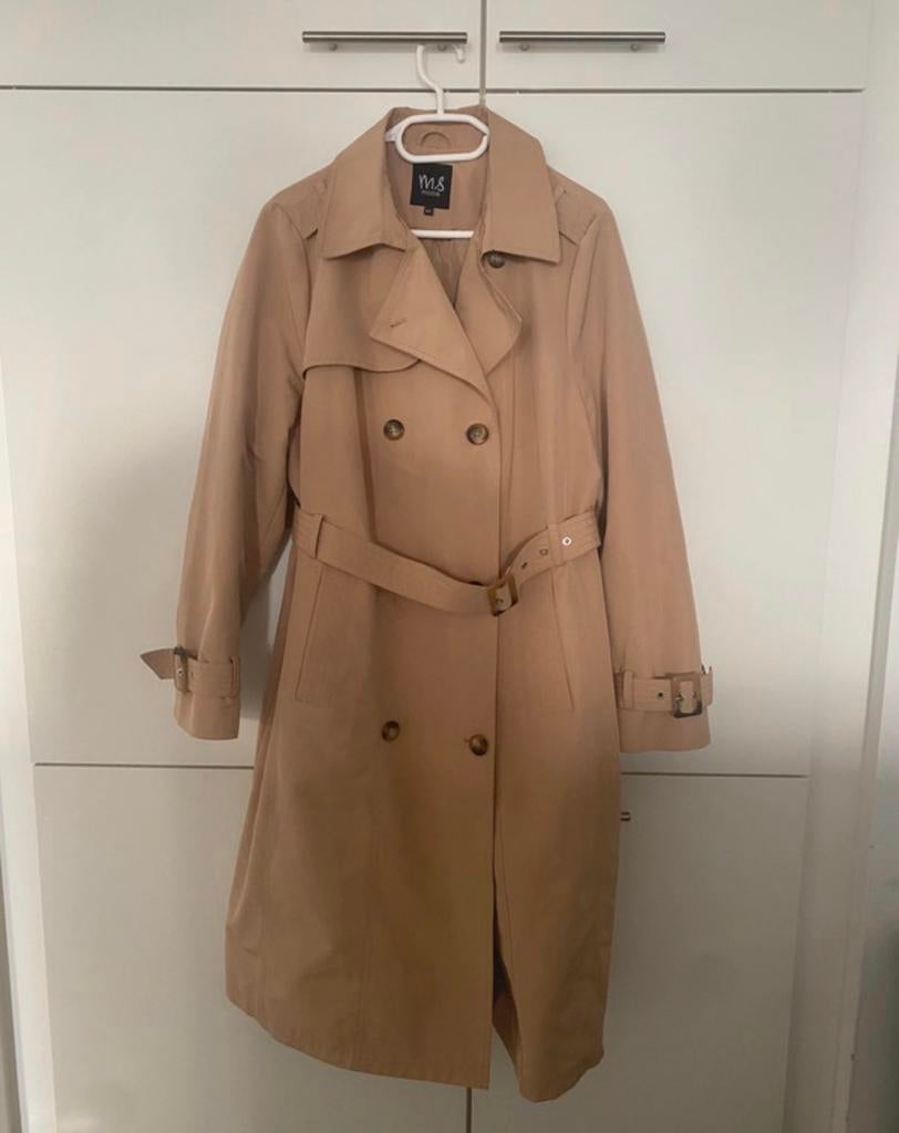 Camelkleurige lange trenchcoat - M&S Mode - maat 44 - nieuw, Ophalen of Verzenden, Nieuw, Maat 42/44 (L), Beige