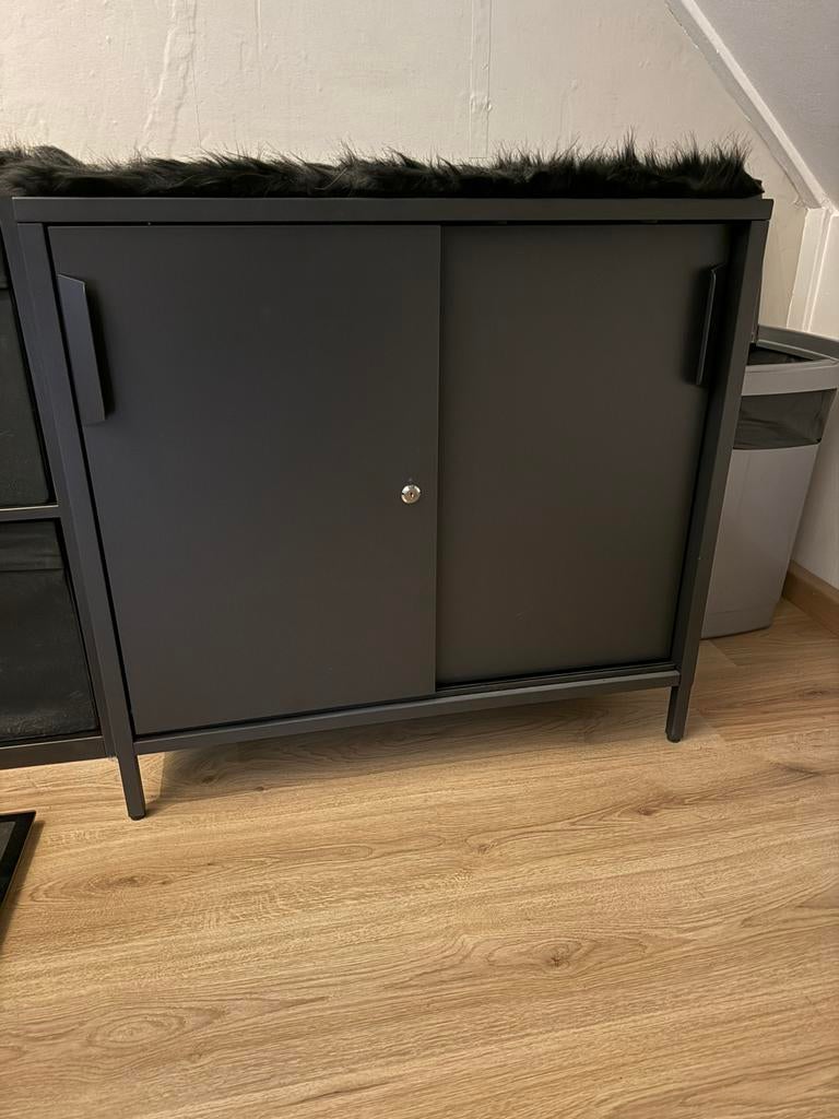 Ikea trotten kast met schuifdeuren, zwart, 80x55x75 cm, Huis en Inrichting, Kasten | Roldeurkasten en Archiefkasten, Ophalen, Overige materialen
