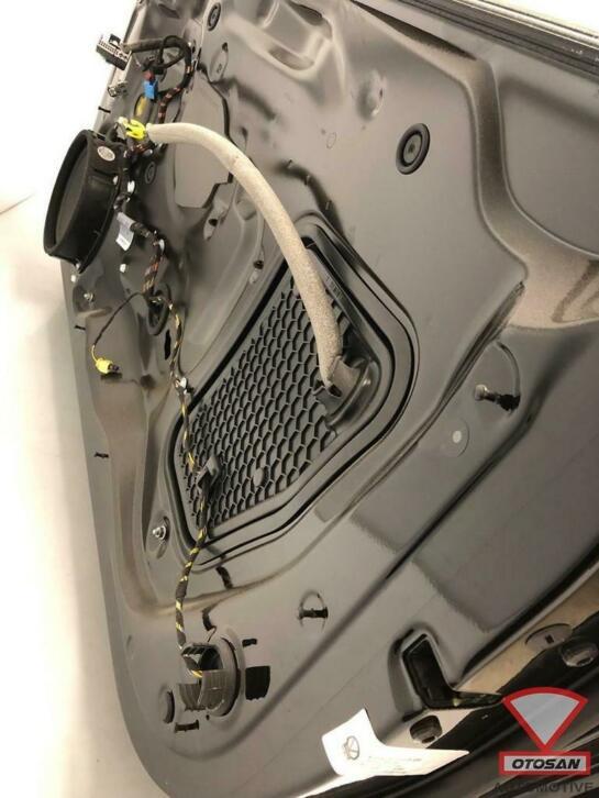 audi a3 8v facelift 2017 deur portier rechts 3 deurs ly9b, Auto-onderdelen, Carrosserie en Plaatwerk, Gebruikt, Deur, Auto-Union-Strasse 1
85045  Ingolstadt, DE