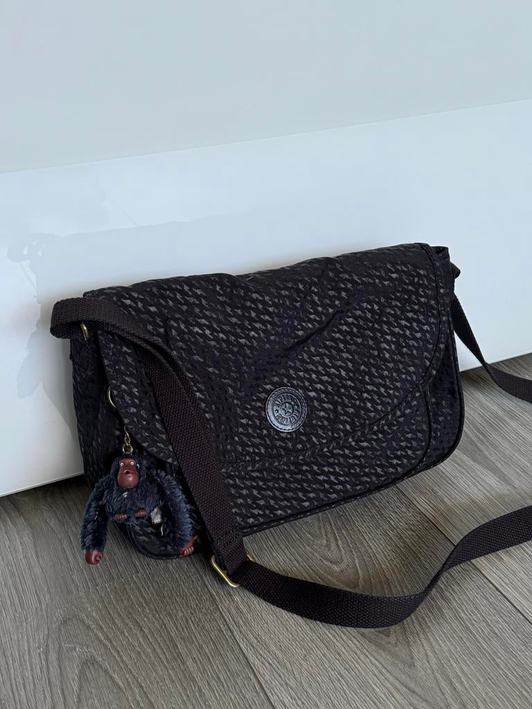 Kipling Schoudertas zgan, Sieraden, Tassen en Uiterlijk, Tassen | Damestassen, Zo goed als nieuw, Schoudertasje, Zwart, Ophalen of Verzenden