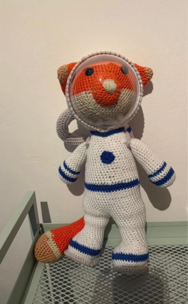 Gehaakte knuffel vos als astronaut handgemaakt, Handgemaakt, Nieuw, Ophalen of Verzenden, Middelgroot (20 tot 80 cm)