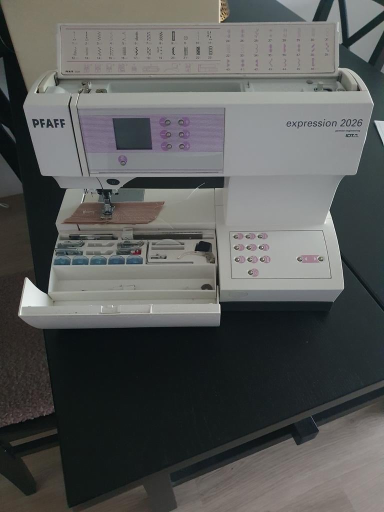 Pfaff Expression 2026 Naaimachine met Boventransport, Hobby en Vrije tijd, Naaimachines en Toebehoren, Ophalen, Zo goed als nieuw