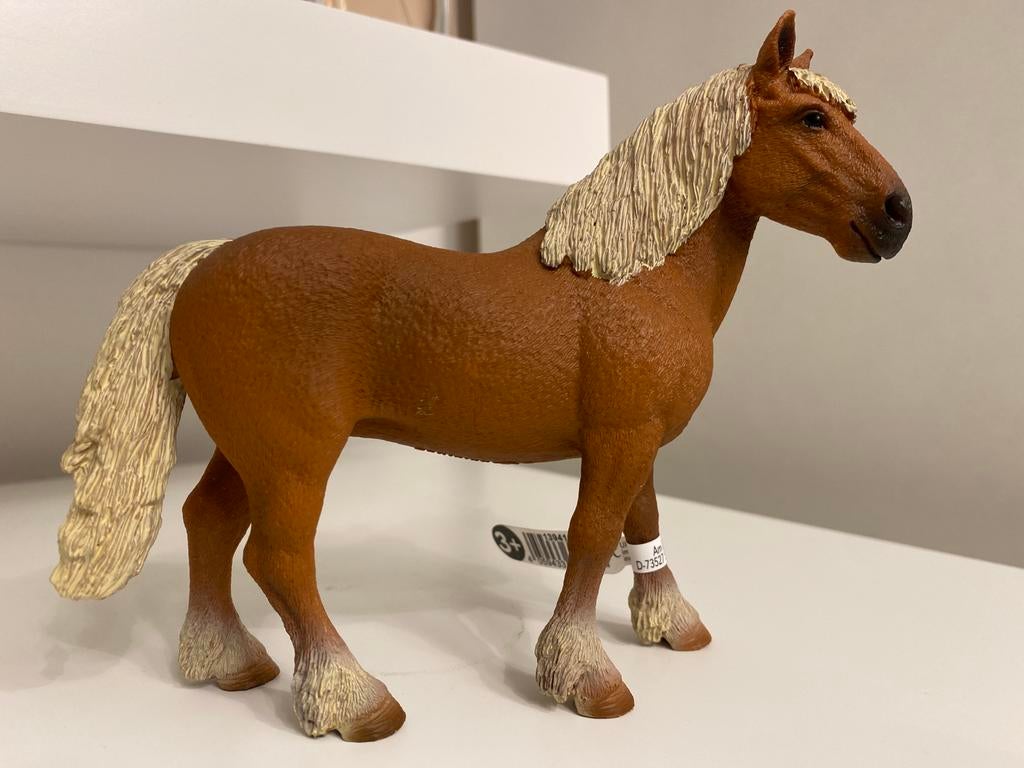 Schleich Belgisch Trekpaard met Vaan ~ 13941, Ophalen of Verzenden, Zo goed als nieuw, Paard, Beeldje of Figuurtje
