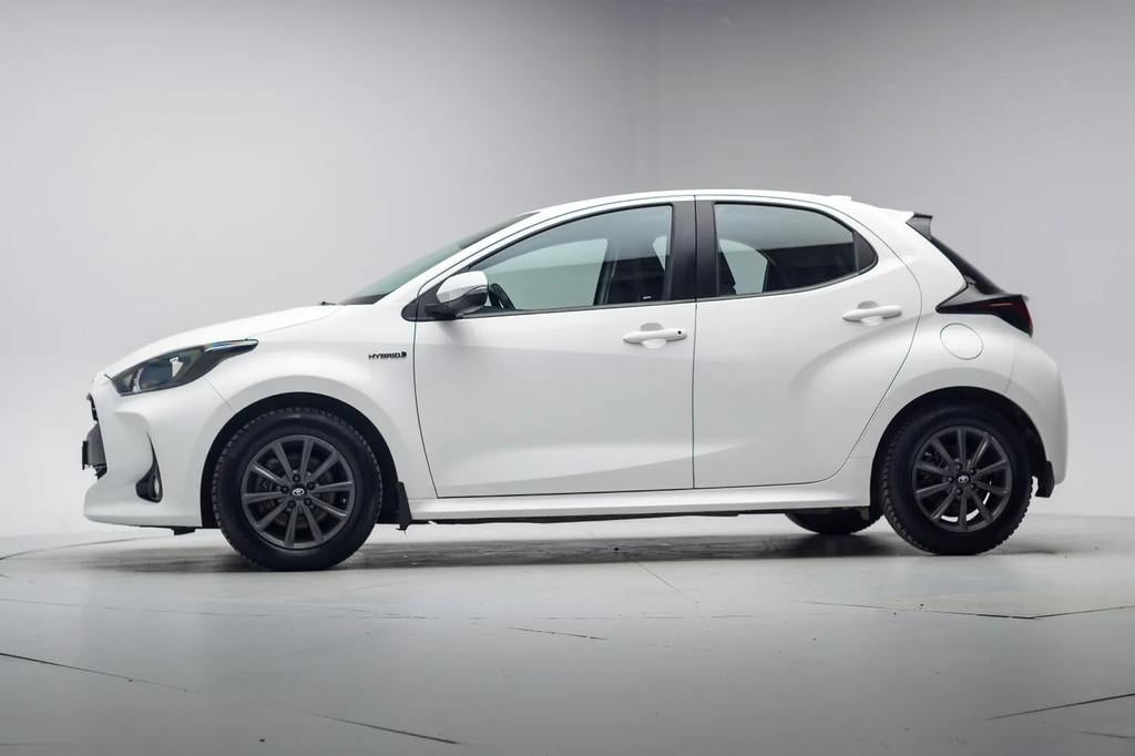Toyota Yaris 1.5 Hybrid Dynamic Aut. [ Navi Adapt.cruise Sto, Auto's, Toyota, Automaat, Gebruikt, 450 kg, Wit