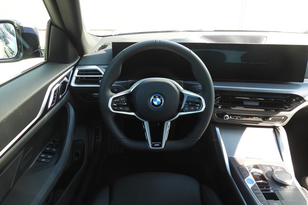 BMW i4 eDrive35 M Sport / Schuif-kanteldak / Adaptieve LED /, Achterwielaandrijving, Zwart, Blauw, Leder
