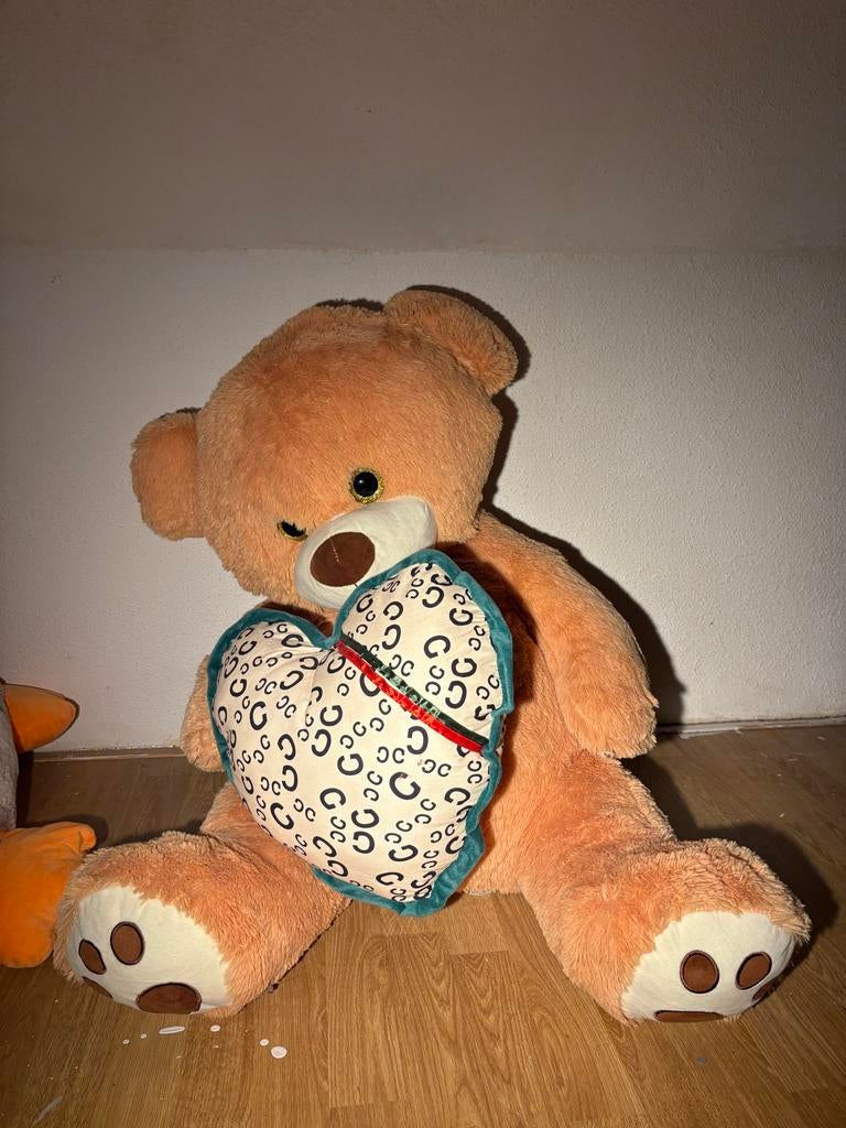 Grote knuffelbeer met hartje kermis, Ophalen of Verzenden, Gebruikt, Beer