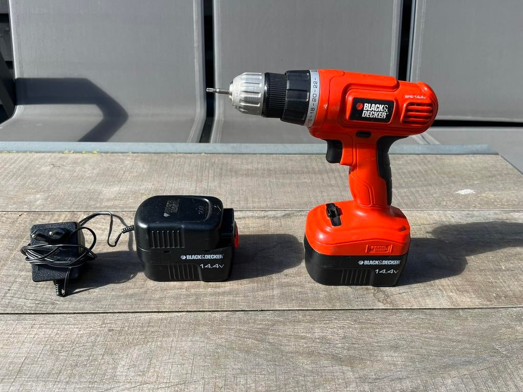 Black & Decker accuboormachine 14.4V – met 2x accu en lader, Ophalen, Zo goed als nieuw, Minder dan 400 watt, Boor- en Schroefmachine