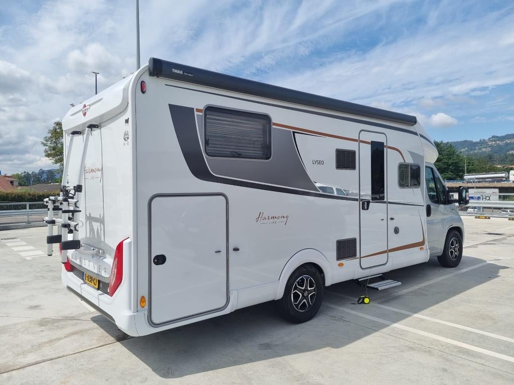 Burstner Lyseo Harmony line T727G automaat langsbedden Heavy, Caravans en Kamperen, Automaat, Standaard zit, Ringverwarming, Fiat