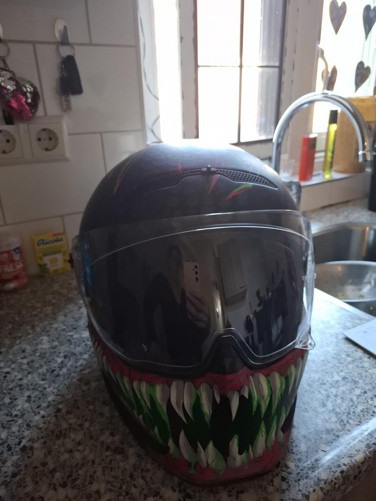 Moterh helm& kleding, Fietsen en Brommers, Brommerhelmen, Ophalen, Zo goed als nieuw