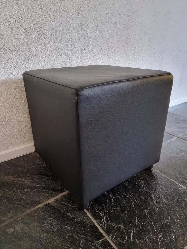 Kunstleren poef, Ophalen, Vierkant, Minder dan 50 cm, Zo goed als nieuw
