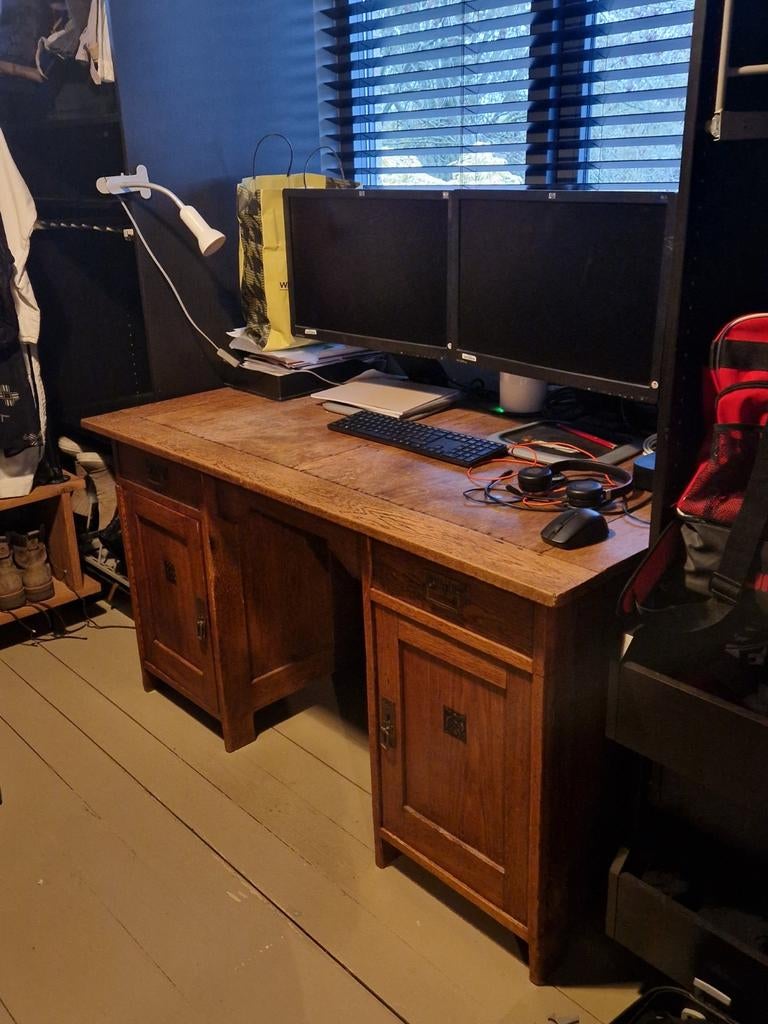 Antiek houten bureau met opbergruimte, Huis en Inrichting, Bureaus, Gebruikt, Overige typen, Overige merken, Antiek, Hout, Bruin