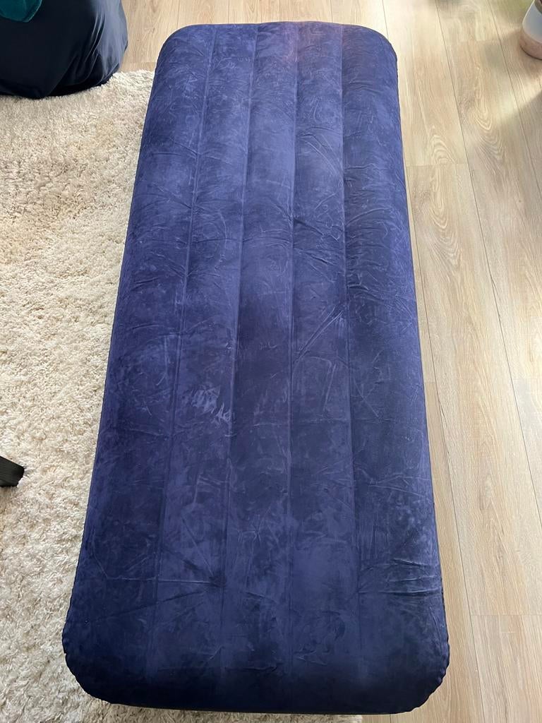 Luchtbed met pomp 70*188cm, Ophalen of Verzenden, Gebruikt, 2-persoons