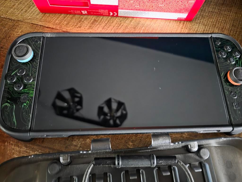 Nintendo Switch 2 met Dbrand Kill switch en extras, Overige genres, 1 speler, Ophalen of Verzenden, Zo goed als nieuw