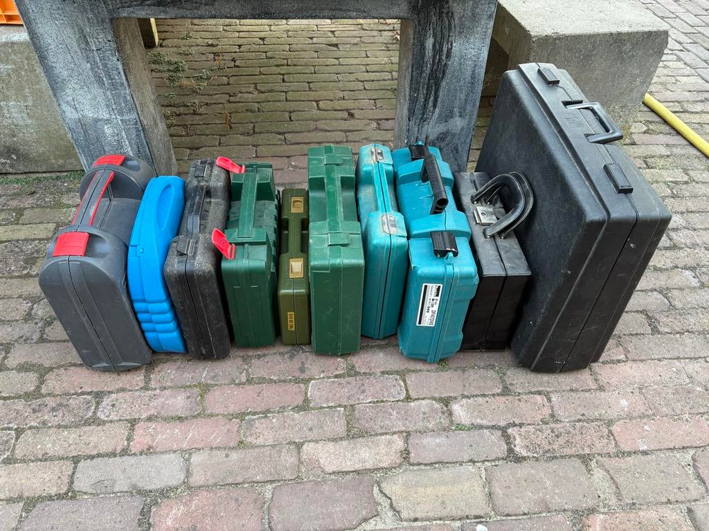 Diverse lege gereedschapskoffers - Ideaal voor opslag, Ophalen, U, H, Doos