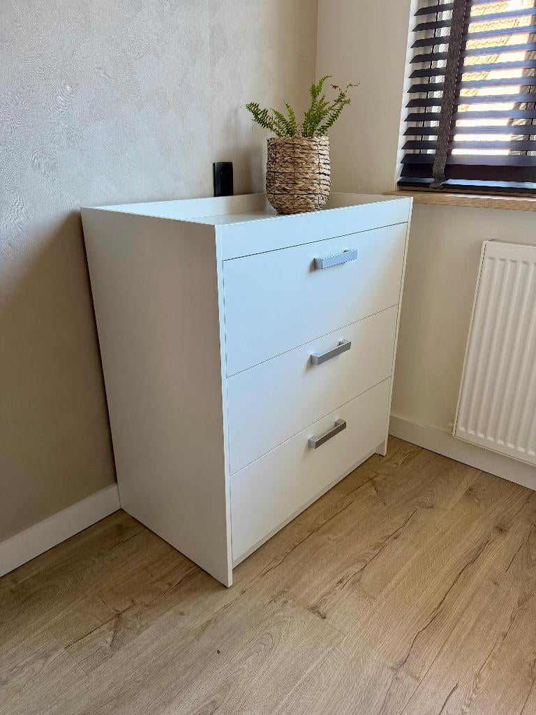Witte commode, Kinderen en Baby's, Kinderkamer | Commodes en Kasten, Ophalen, 50 tot 70 cm, Zo goed als nieuw, 75 tot 100 cm