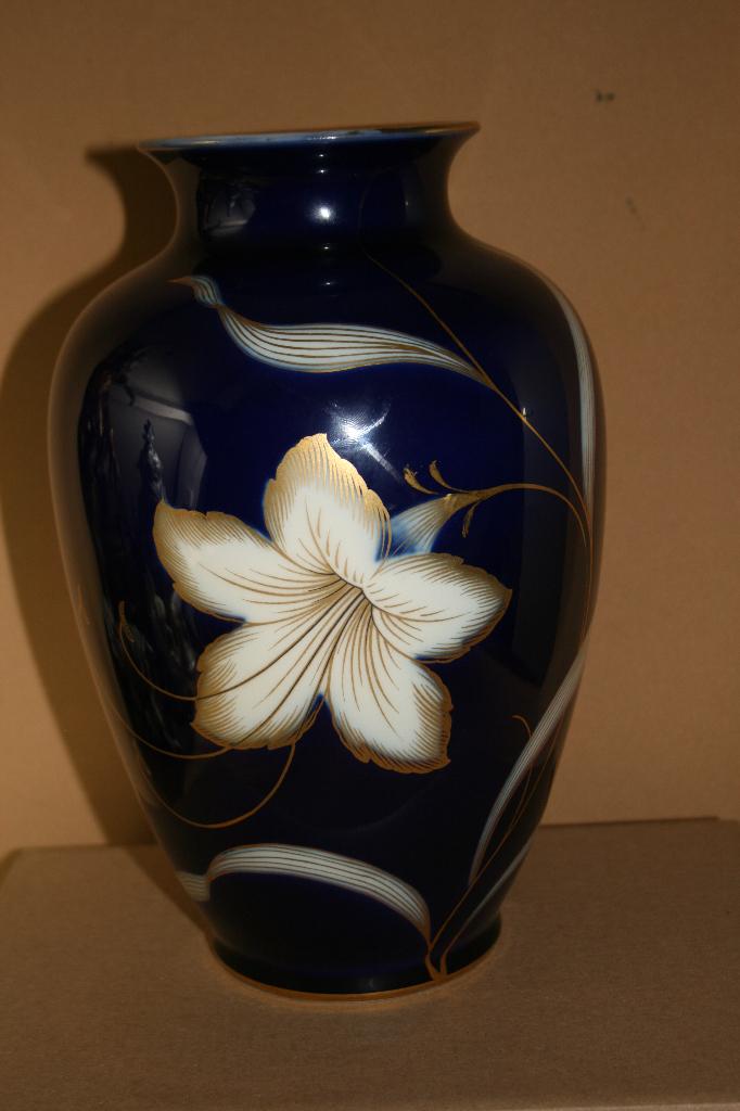 Grote kobalt blauwe vaas KPM Royal Ivory 25 cm, Antiek en Kunst, Ophalen of Verzenden