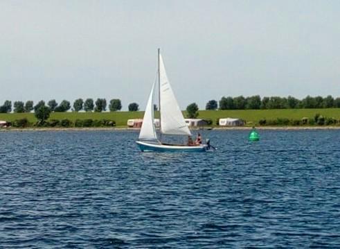 randmeer touring zeilboot te koop, Watersport en Boten, Open zeilboten, Gebruikt, Randmeer, 6 meter of meer, Polyester, Buitenboordmotor