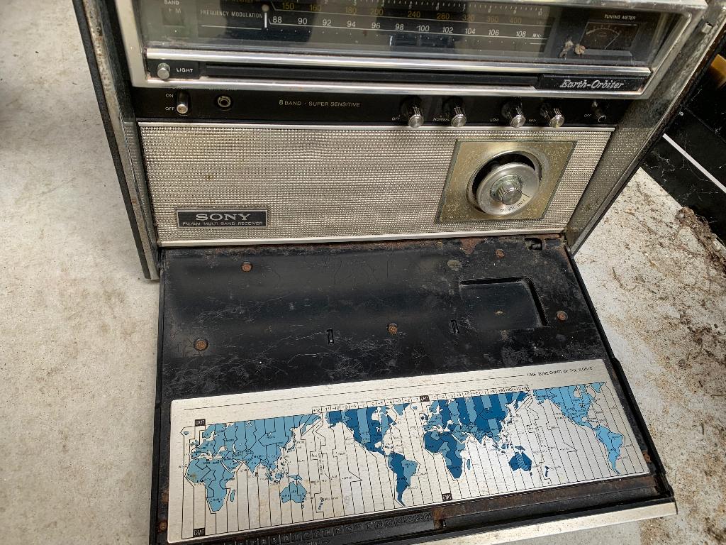 kapotte wereld radio Sony, Ophalen of Verzenden, Gebruikt