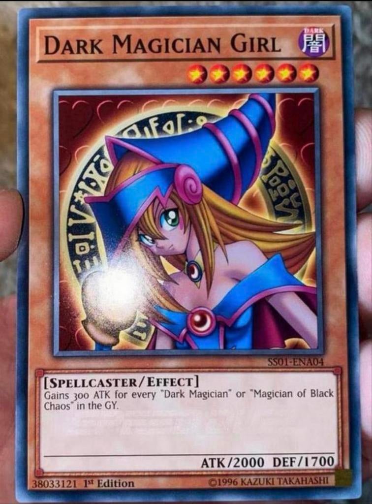 Yu-Gi-Oh! Dark Magician Girl SS01 1st Edition !, Hobby en Vrije tijd, Verzamelkaartspellen | Yu-gi-Oh!, Ophalen of Verzenden, Zo goed als nieuw