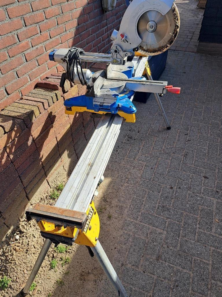 afkortzaag met onderstel, Doe-het-zelf en Verbouw, Gereedschap | Zaagmachines, Ophalen, Gebruikt, Afkortzaag, 30 tot 70 mm