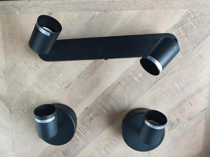 Design lampen setje Leen Bakker - 3 zwarte spots, Huis en Inrichting, Lampen | Spots, Nieuw, Plafondspot of Wandspot, Metaal of Aluminium