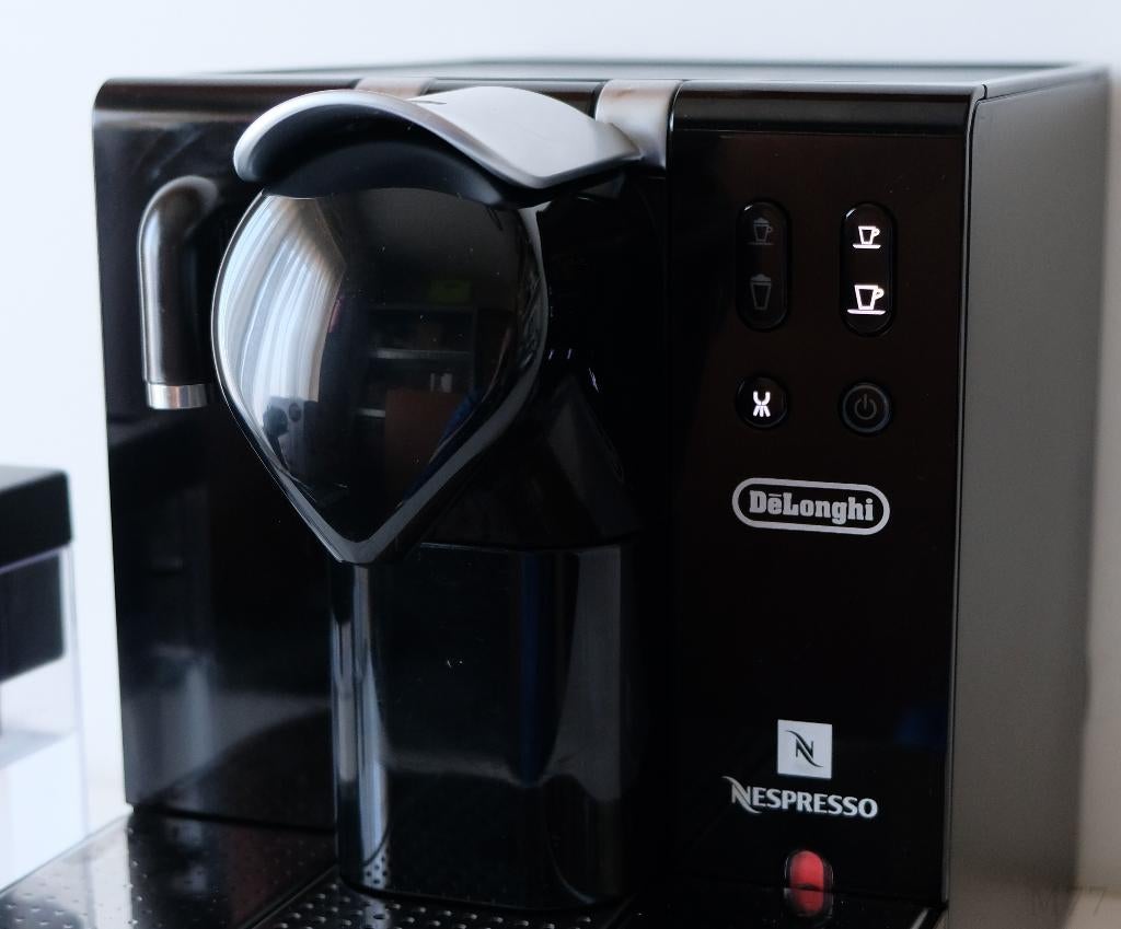 DeLonghi EN670 Lattissima Nespresso Machine, Ophalen of Verzenden, Gebruikt