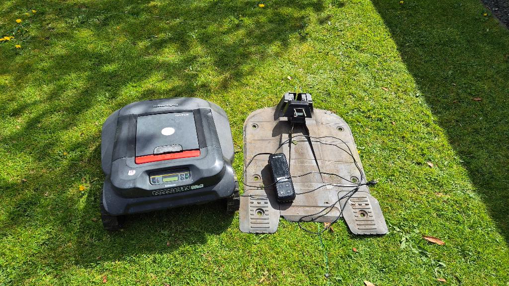 Robomow RS615 - robot grasmaaier zwart, Ophalen, Gebruikt, Bestuurbaar via app, Robomow