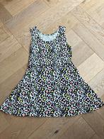 Vrolijk gekleurd zomerjurkje met zwierige rok 122/128 zgan, Kinderen en Baby's, Kinderkleding | Maat 122, Ophalen of Verzenden