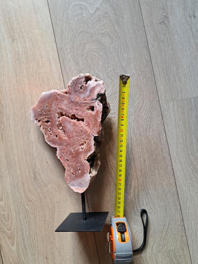 Roze amethist op standaard, Verzamelen, Mineralen en Fossielen, Ophalen of Verzenden, Mineraal