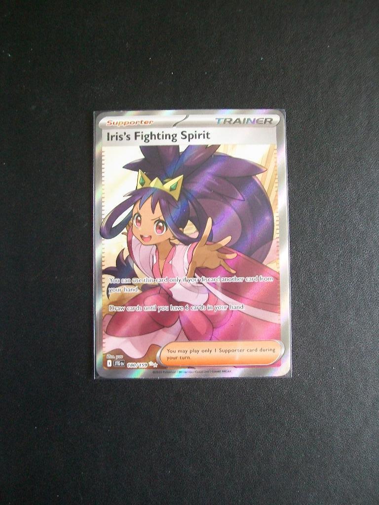 8977. Nieuwe Pokemon Kaart  Iris's FIGHTING SPIRIT (180/159), Verzenden, Nieuw, Losse kaart, Foil