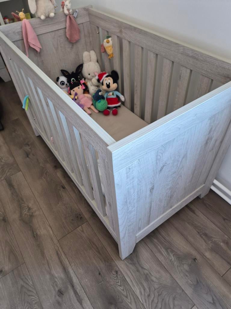 Ledikant, commode en kledingkast., Kinderen en Baby's, Kinderkamer | Complete kinderkamers, Ophalen of Verzenden, Gebruikt, Jongetje of Meisje