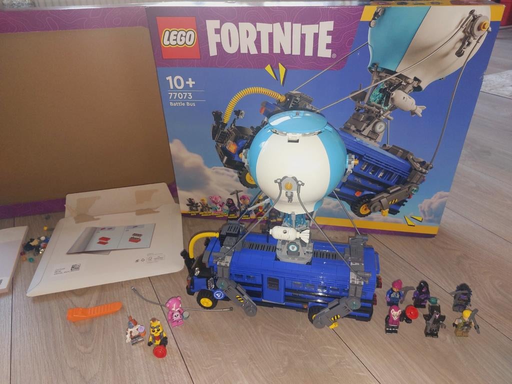 LEGO Fortnite Battle Bus 77073 - Compleet met doos, Overige thema's, Lego, Ophalen of Verzenden, Zo goed als nieuw