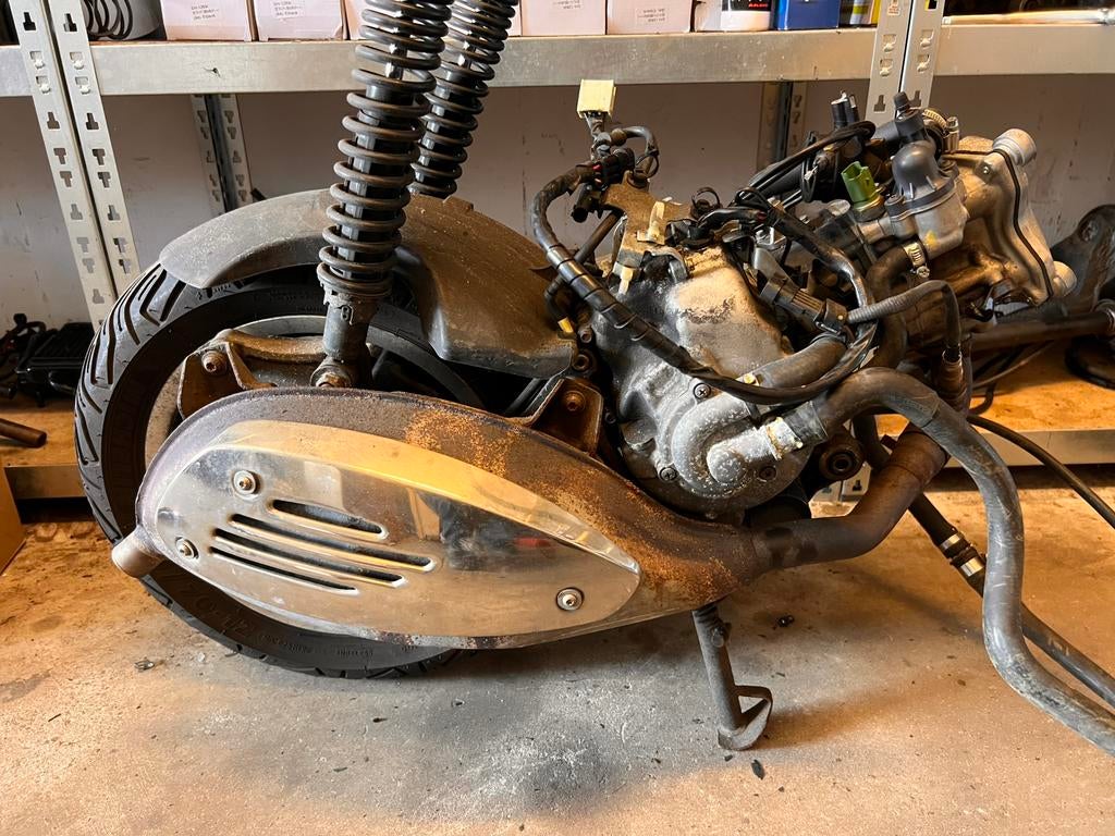 Motorblok onderdelen Vespa GTS 300 2016 2017 2018 cilinder, Ophalen, Blok, Motorblok, Zo goed als nieuw