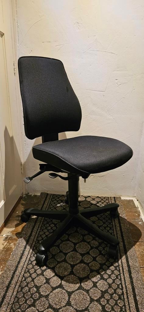 Zwarte Bureaustoel kinnarps, Ophalen of Verzenden, Zo goed als nieuw, Zwart