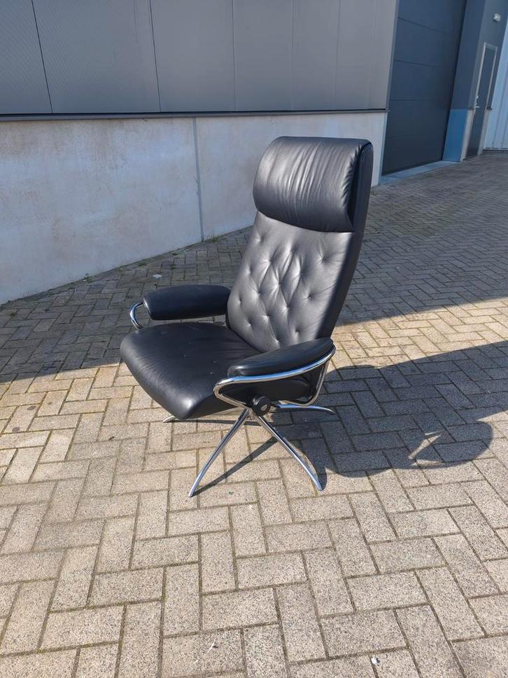 Stressless Metro High Back Fauteuil Zwart Leder, Huis en Inrichting, Fauteuils, Zo goed als nieuw, Leer, 50 tot 75 cm, 75 tot 100 cm