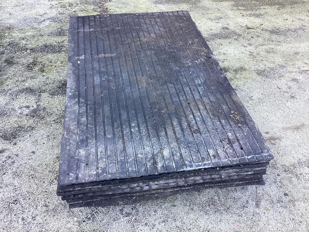 11 Stalmatten / Rubbermatten / Rubberen matten, Dieren en Toebehoren, Stalling en Weidegang