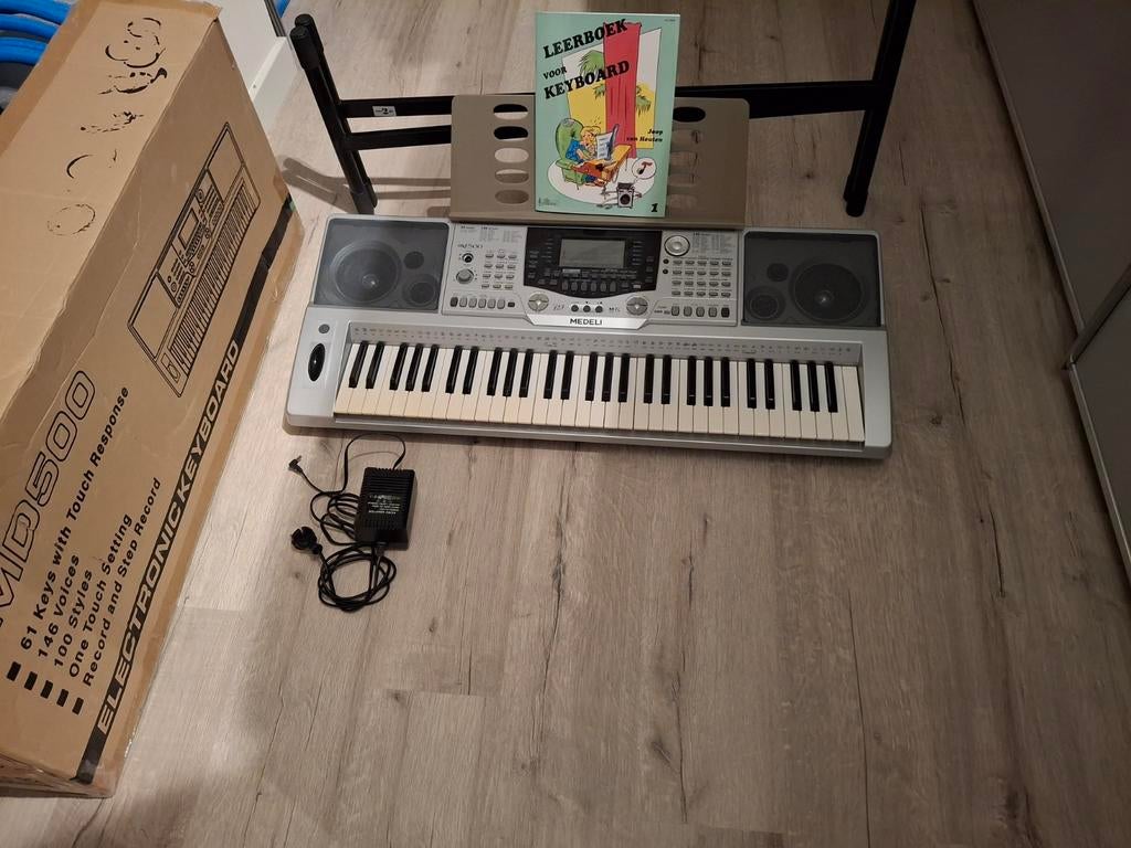 Medeli MD 500 Keyboard met standaard en leerboek, Ophalen of Verzenden, Gebruikt, Medeli, Met standaard