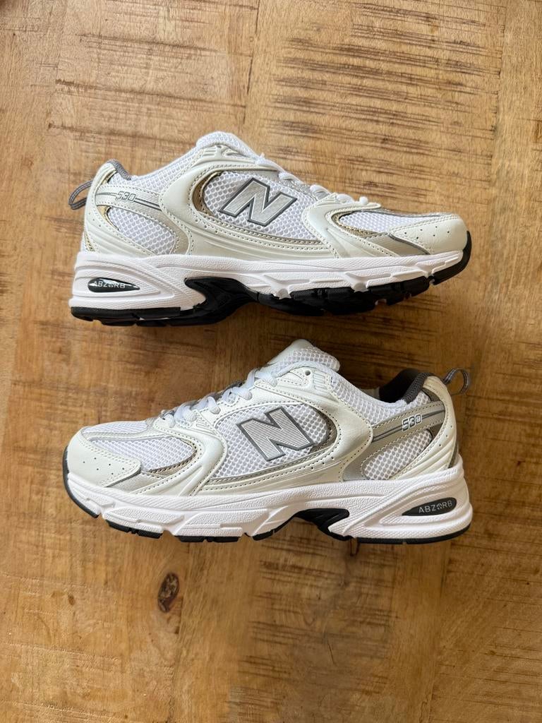 New Balance White Silver Metallic maat 40,5, Kleding | Dames, Schoenen, Ophalen of Verzenden, Nieuw, Wit, Sneakers of Gympen