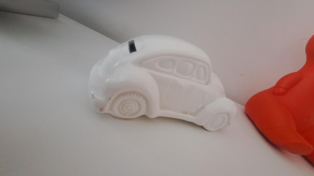 Keramieken Kever Spaarpot - Wit, Ophalen of Verzenden, Gebruikt, Steen, Aardewerk of Keramiek, Vervoermiddel