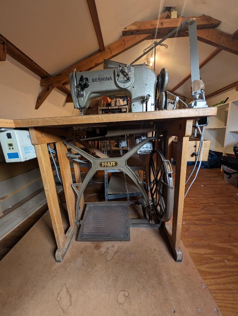 Naaimachine 900€ VB, Hobby en Vrije tijd, Naaimachines en Toebehoren, Ophalen, Gebruikt, Naaimachine, Bernina