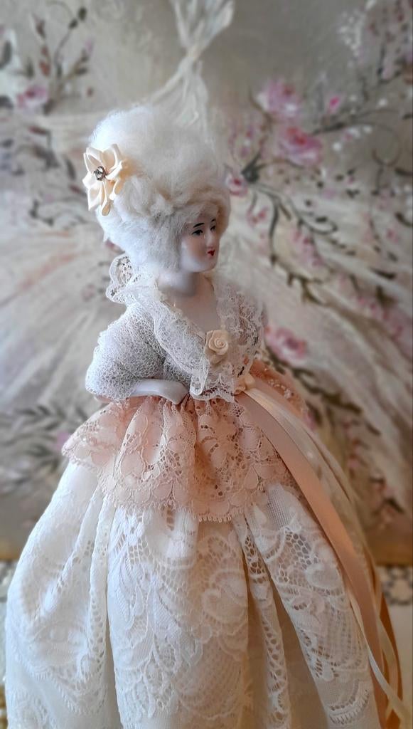 Porseleinen halfdoll, Antiek en Kunst, Ophalen of Verzenden