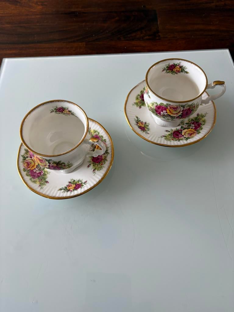 D.E. Elizabethan Staffordshire theekopjes met schotels, Ophalen of Verzenden