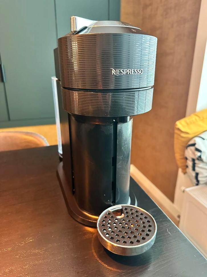 Nespresso vertuo koffiezetapparaat, Witgoed en Apparatuur, Koffiezetapparaten, Zo goed als nieuw, Koffiemachine, Ophalen